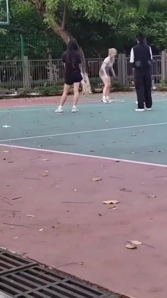 上來就背打女生的男人，真的活該沒有女朋友啊