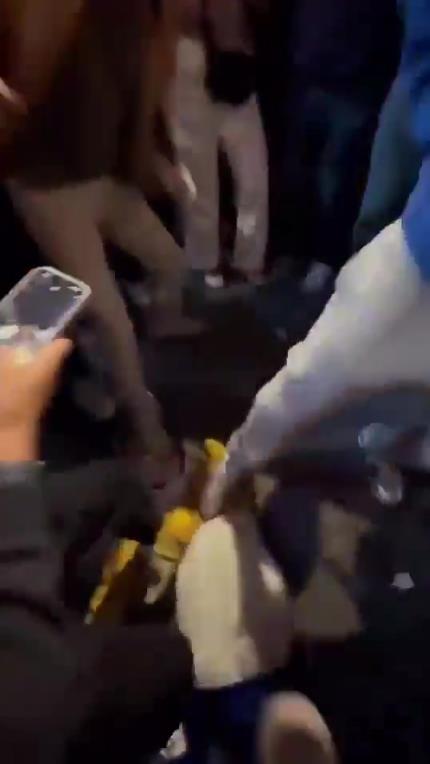 驚！尼克斯大勝步行者后，哈利伯頓遭主場球迷群毆